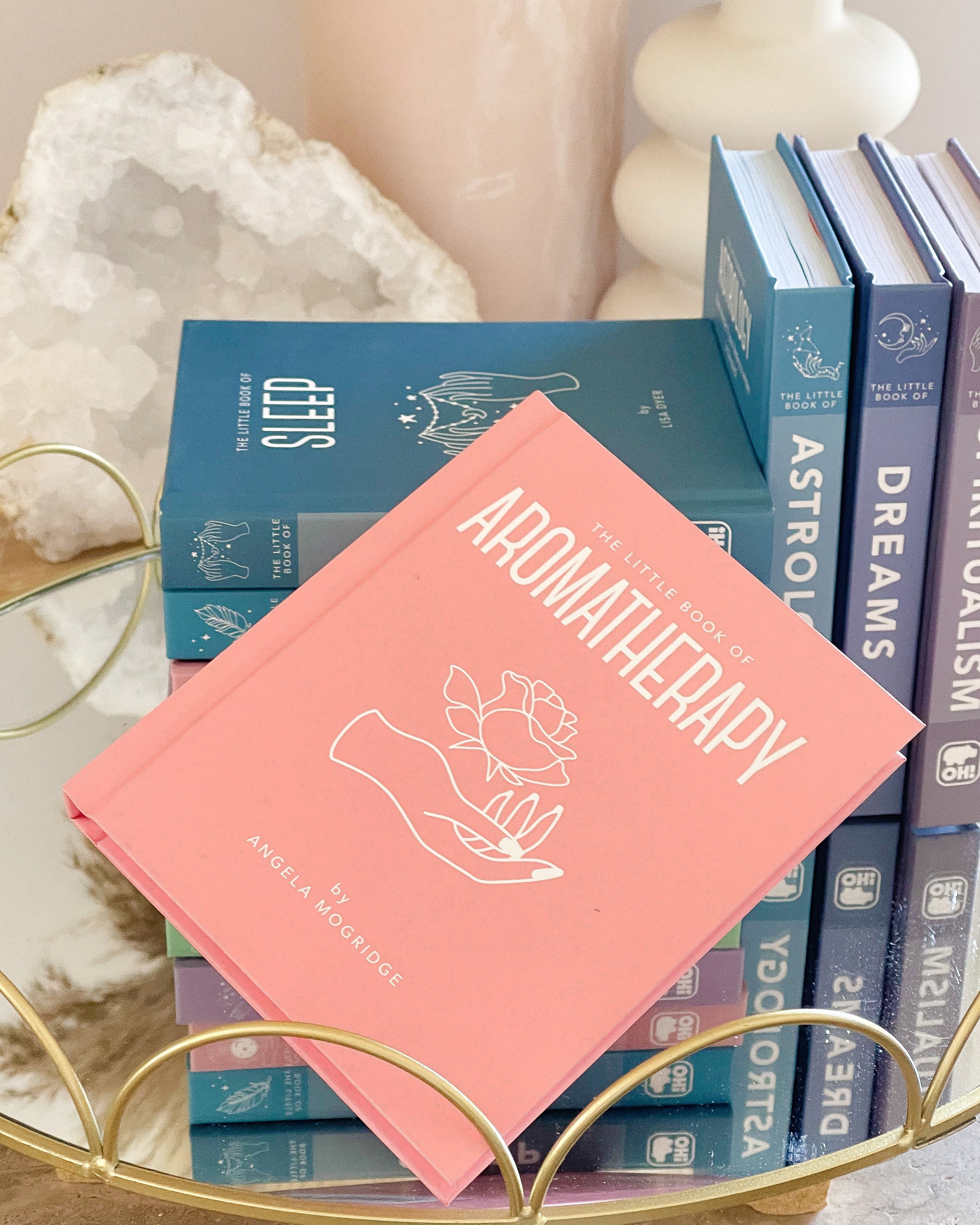 The Little Book of Aromatherapy // Alternative therapy + Natural + Enhance